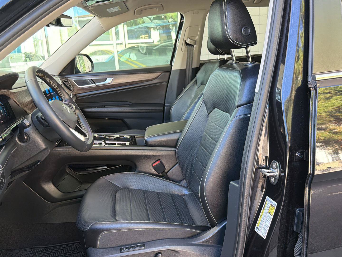Certified 2024 Volkswagen Atlas SEL AWD/4WD image 16