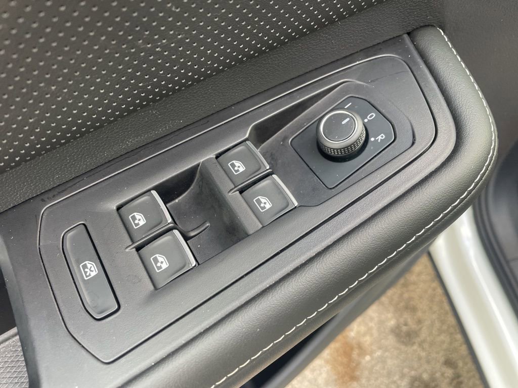 Used 2024 Volkswagen Atlas Cross Sport SEL R-Line image 20