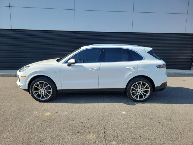 Certified 2022 Porsche Cayenne E-Hybrid AWD/4WD image 2