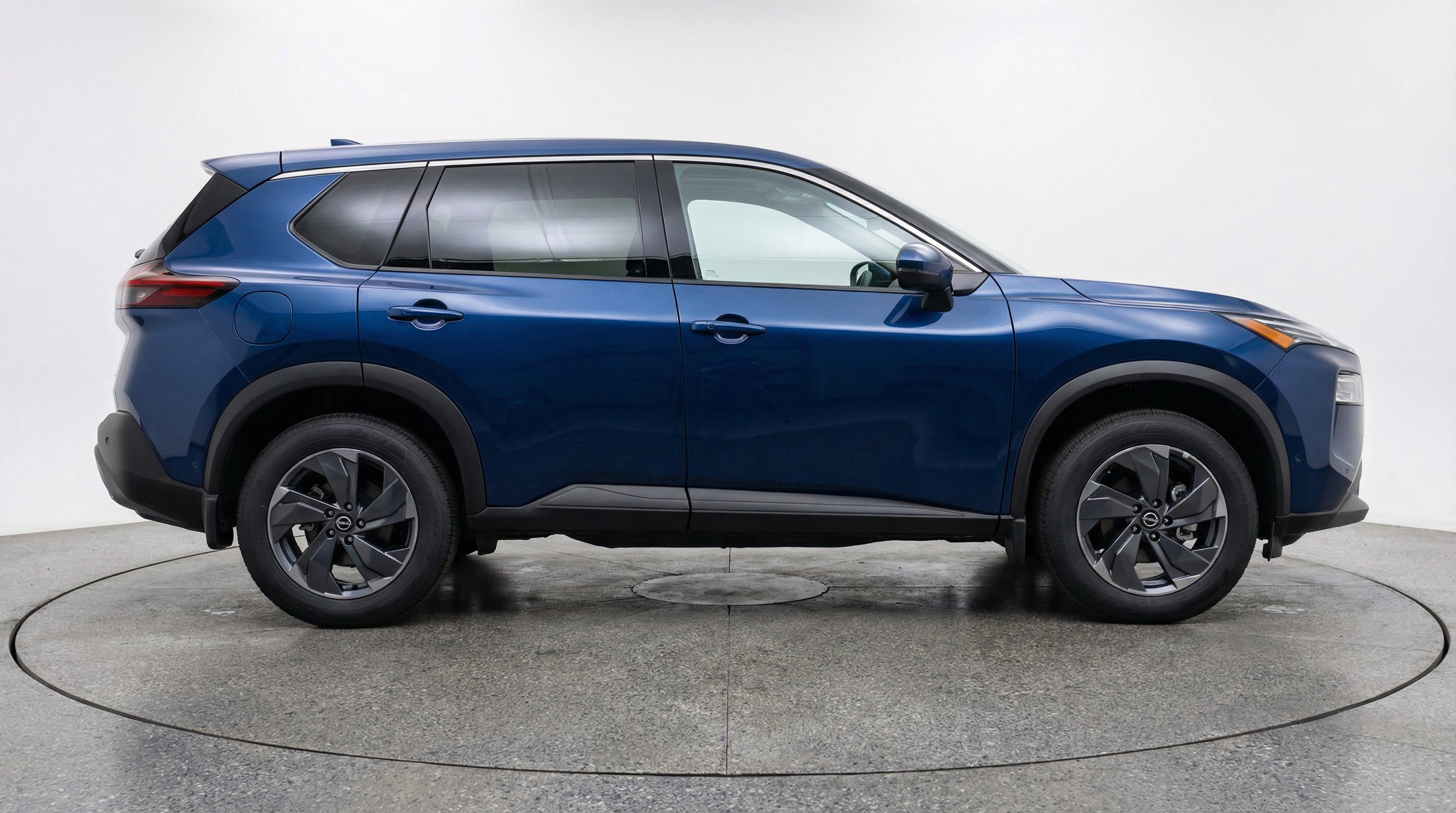 Used 2025 Nissan Rogue SV image 11