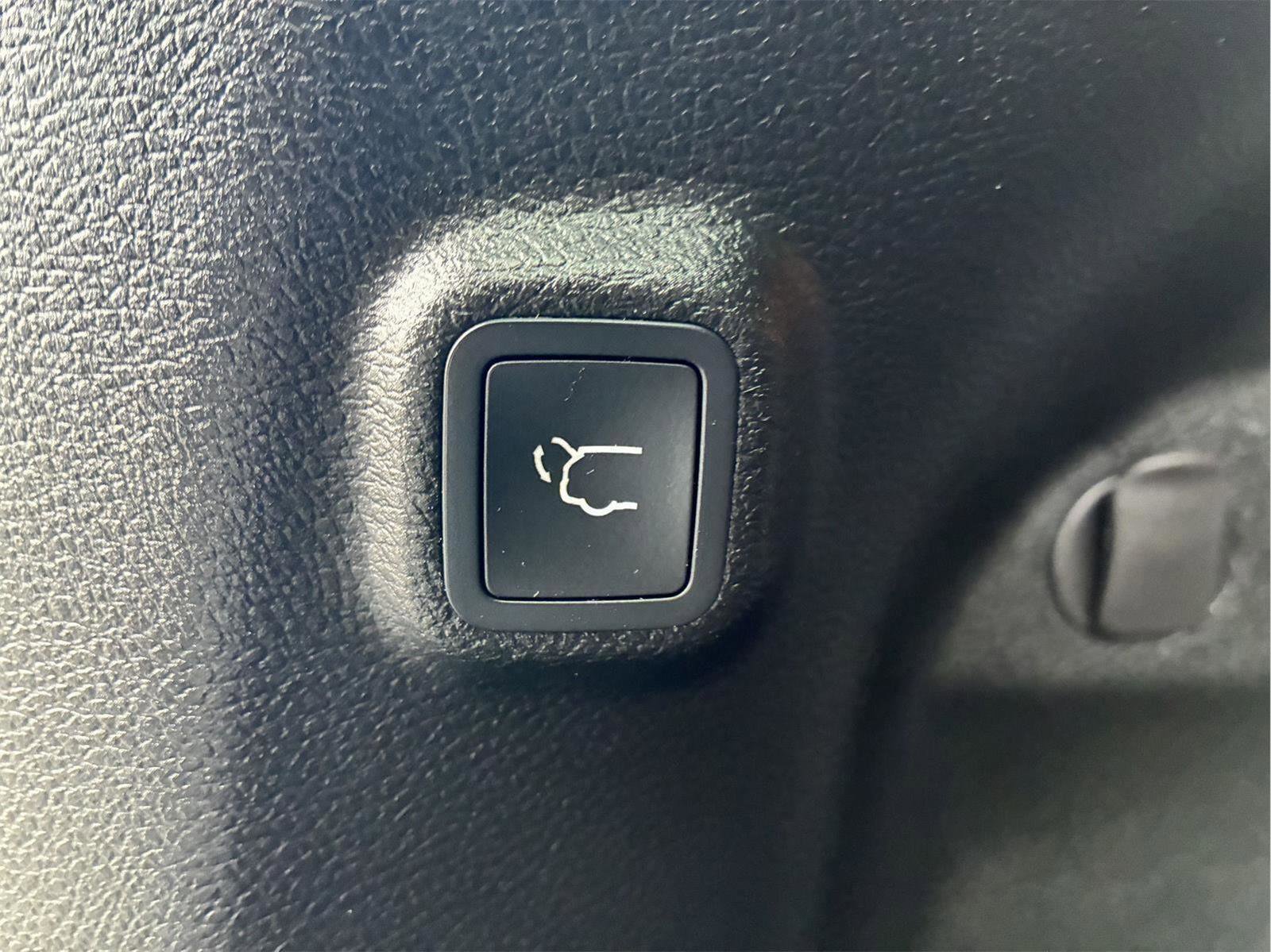 Used 2023 Jeep Cherokee Altitude Lux AWD/4WD image 9