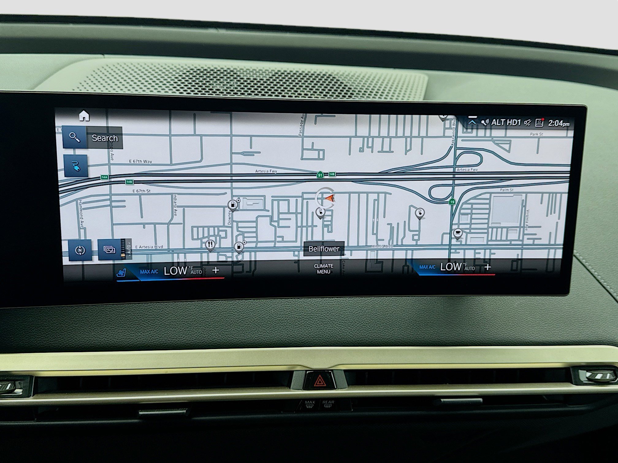 Used 2023 BMW iX xDrive50 w/ Sport Package image 9