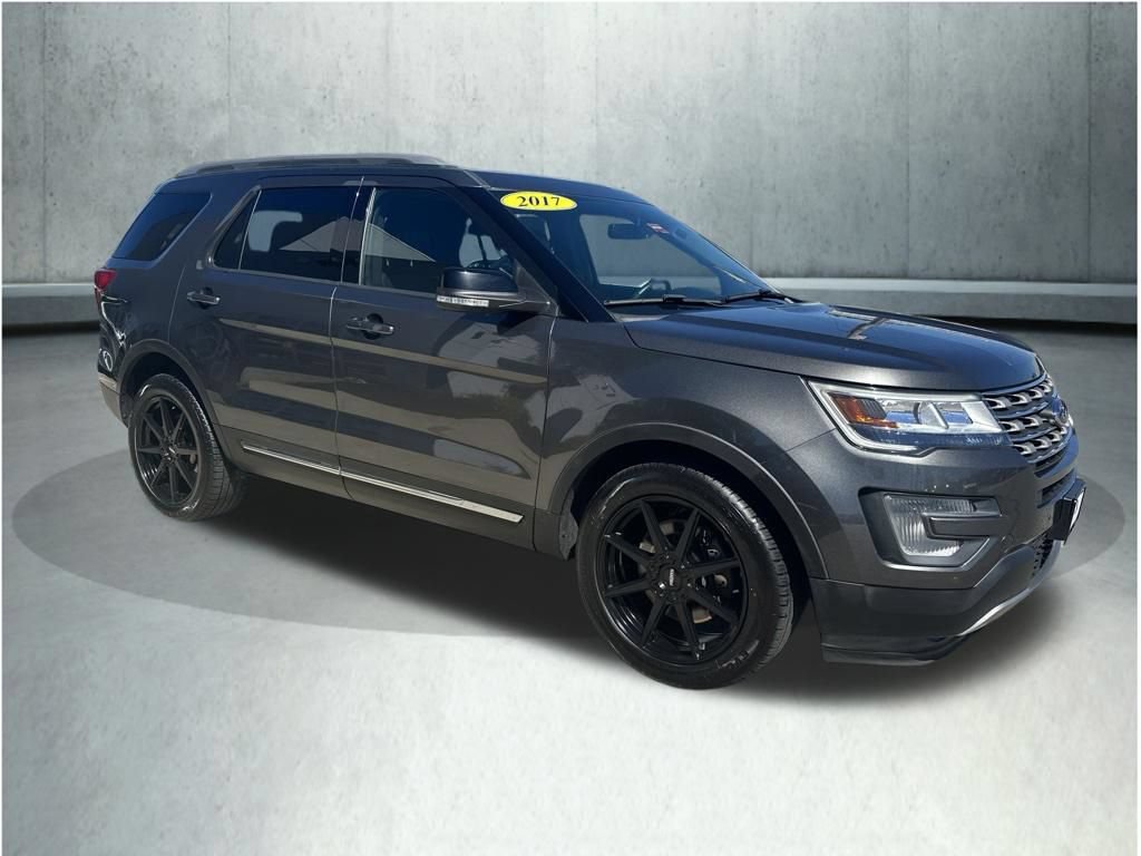 Used 2017 Ford Explorer XLT w/ Equipment Group 202A AWD/4WD image 9