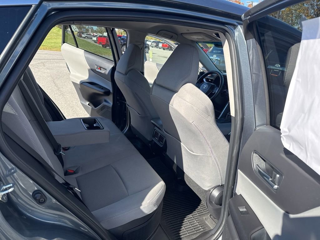 Used 2023 Toyota Venza LE image 14