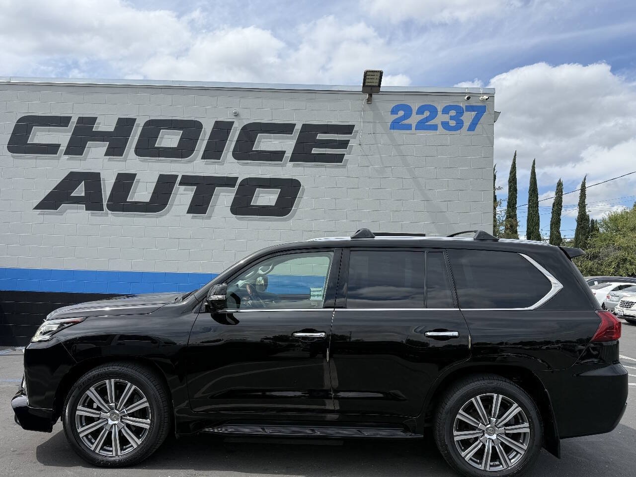 Used 2017 Lexus LX 570 4WD w/ Luxury Package image 31