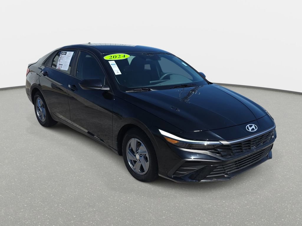Used 2024 Hyundai Elantra SE FWD image 3