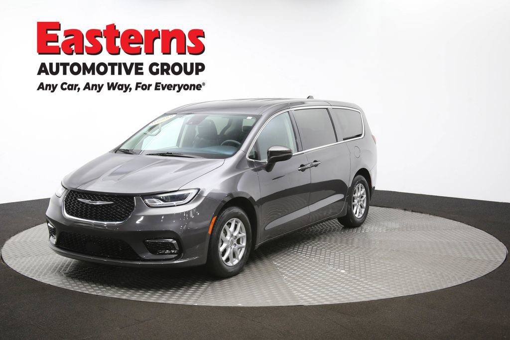 Used 2023 Chrysler Pacifica Touring-L image 56