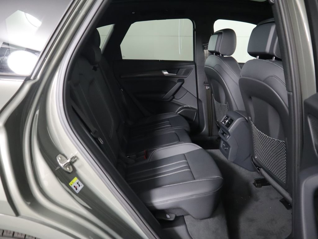Used 2025 Audi Q5 e Premium Plus w/ Premium Plus Package image 24