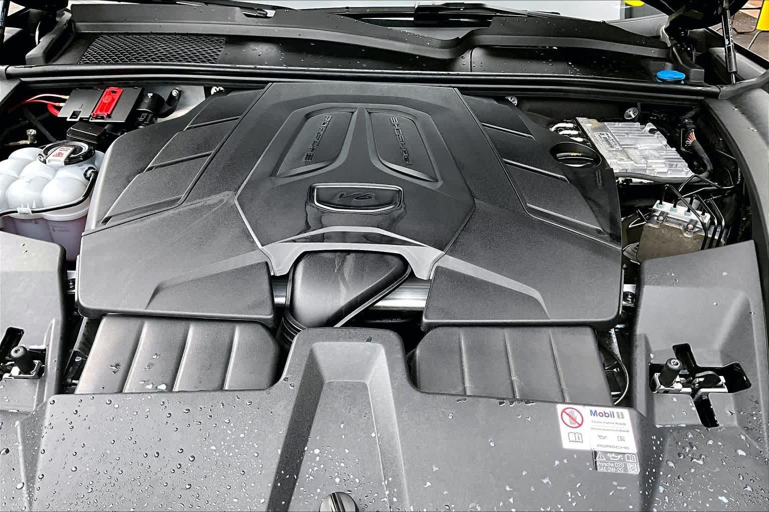 Used 2024 Porsche Cayenne AWD/4WD image 32