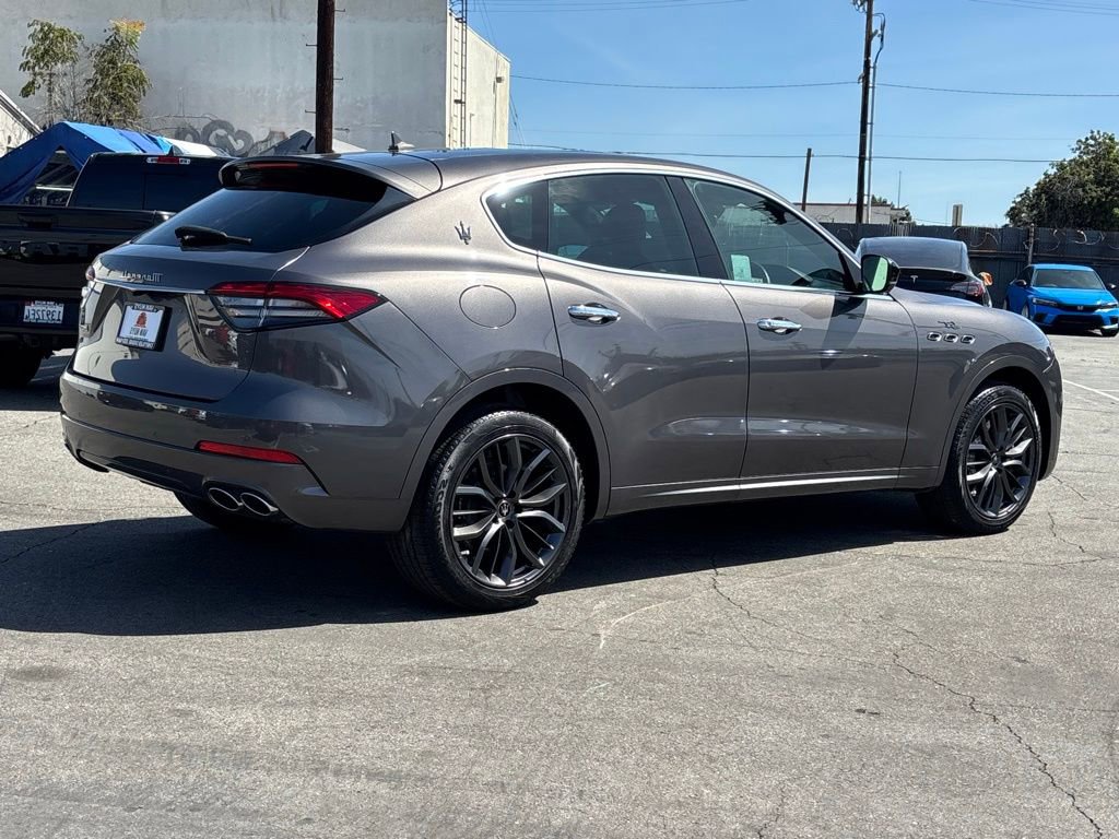 Used 2024 Maserati Levante GT Ultima AWD/4WD image 4