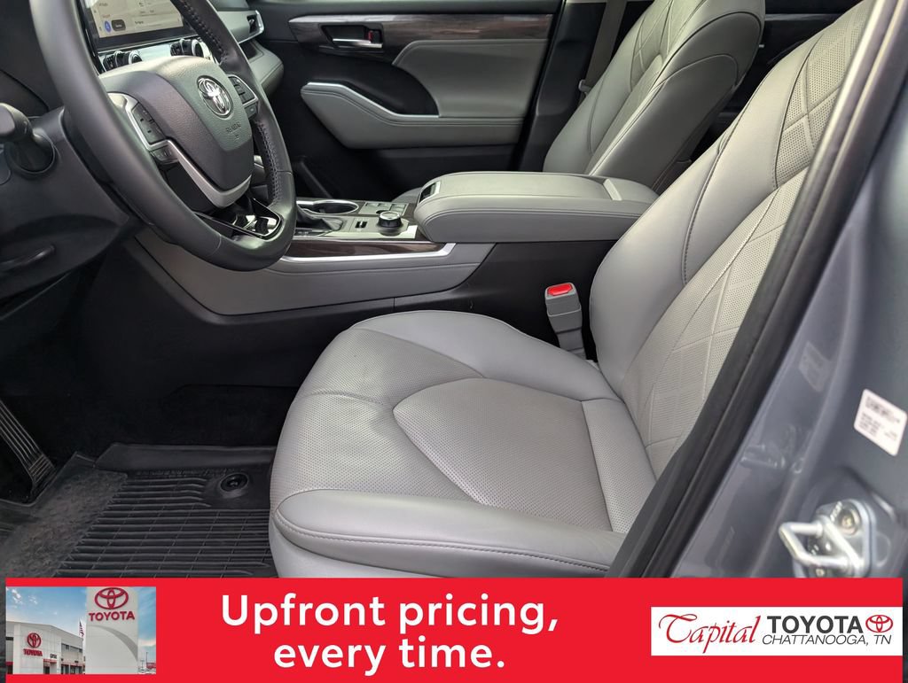 Used 2024 Toyota Highlander Platinum AWD/4WD image 15
