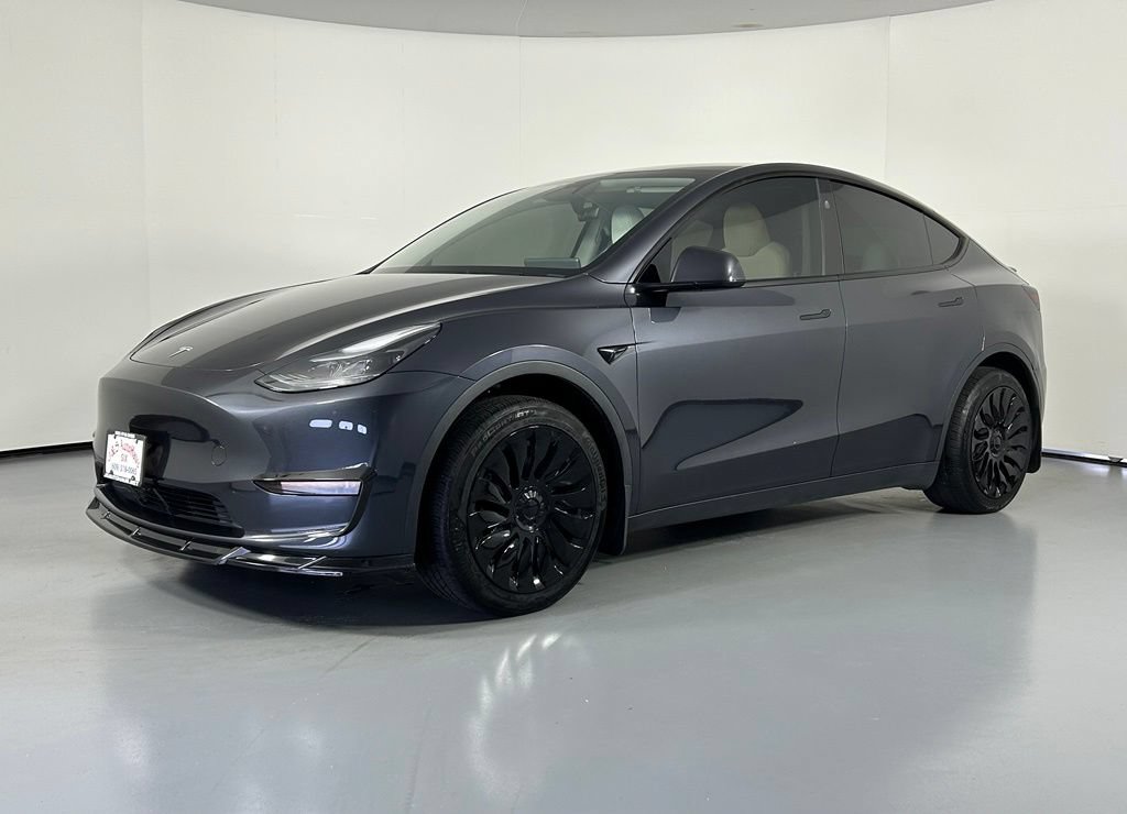 Used 2024 Tesla Model Y 2WD image 3