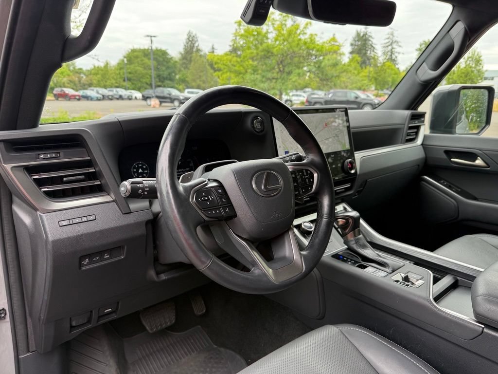 Used 2024 Lexus GX 550 w/ Cold Area Package AWD/4WD image 13