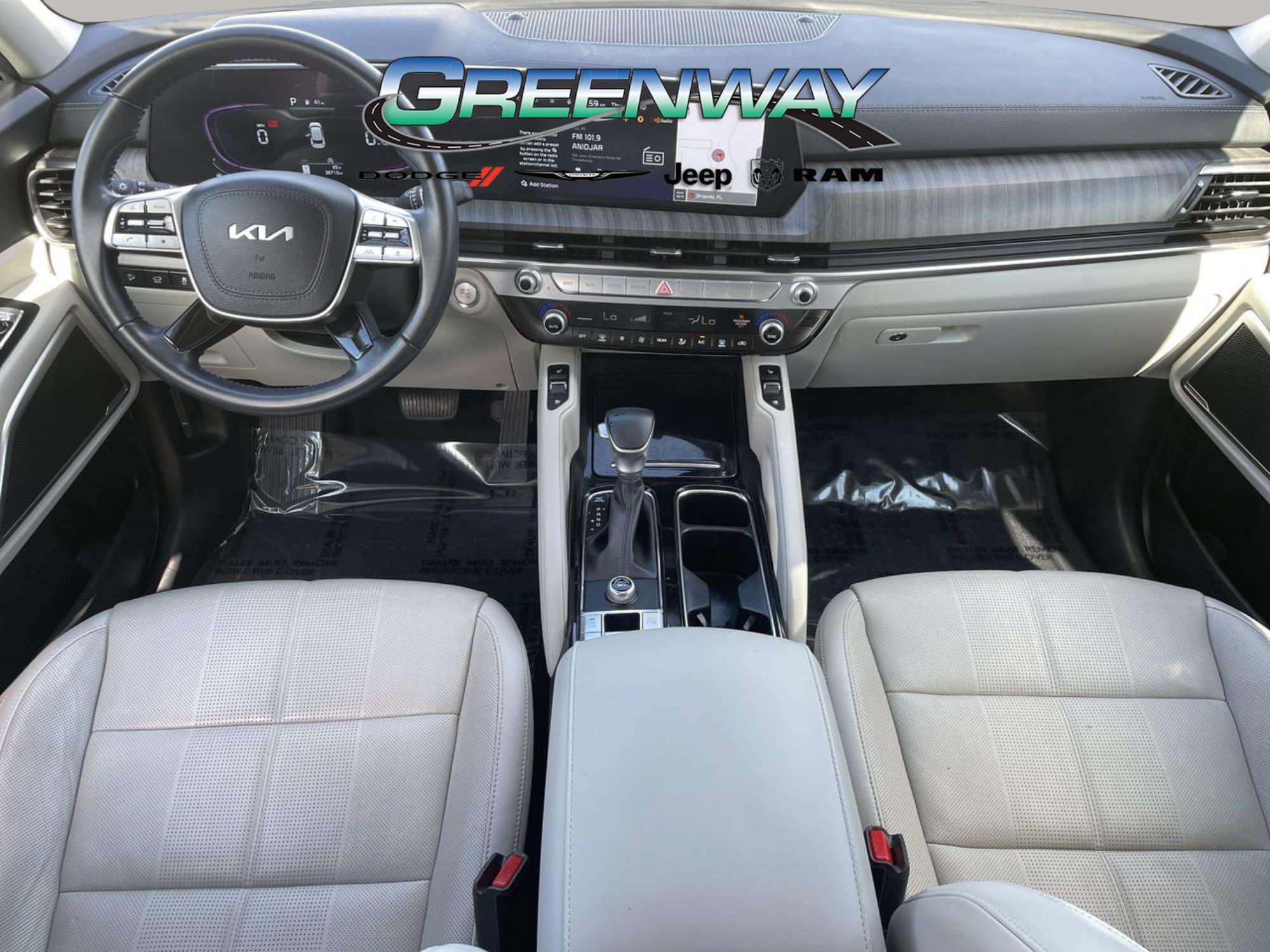 Used 2024 Kia Telluride EX w/ EX Captain's Chair Package FWD image 12