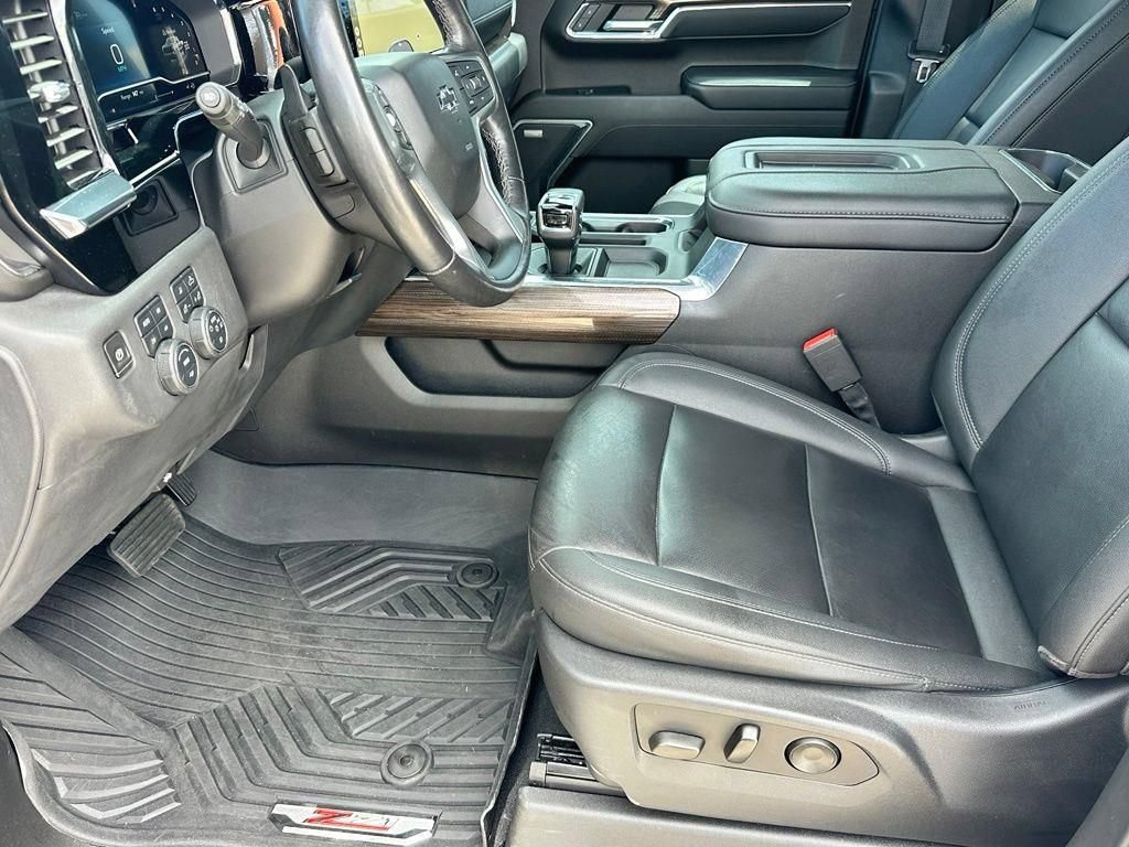 Used 2022 Chevrolet Silverado 1500 LT Trail Boss w/ LT Trail Boss Premium Package AWD/4WD image 6