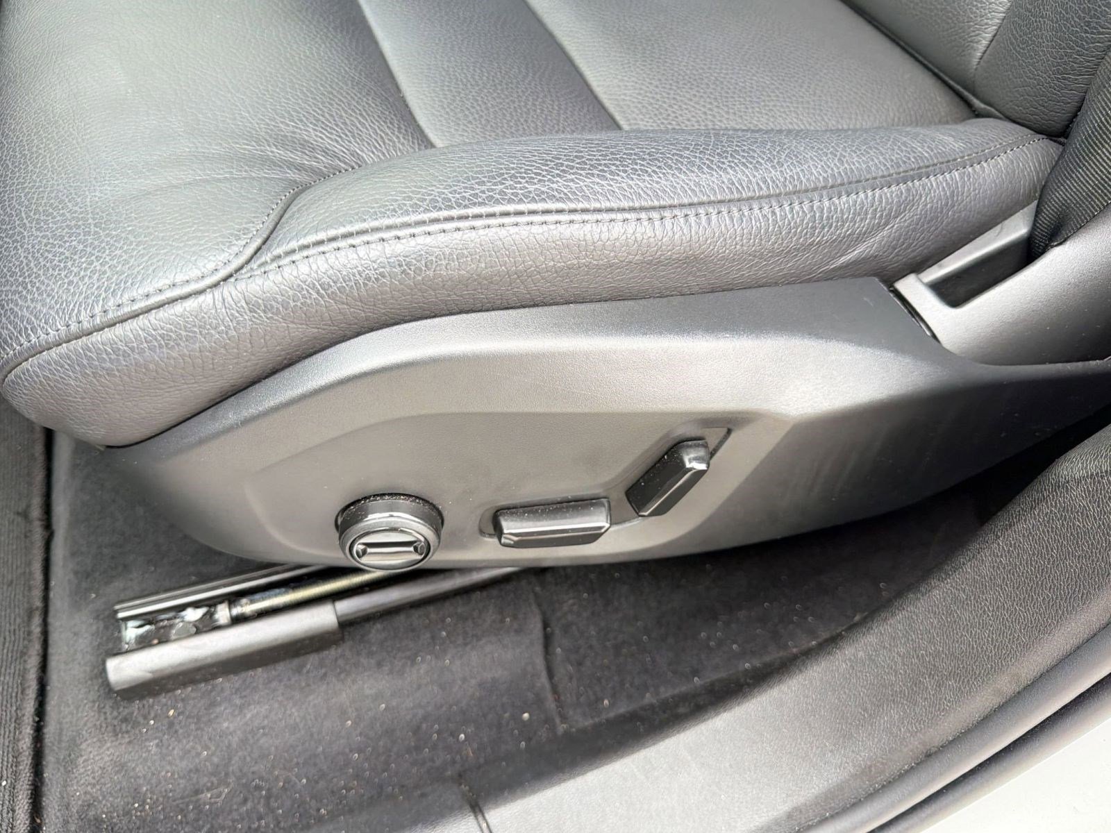 Certified 2025 Volvo XC60 B5 Plus image 13