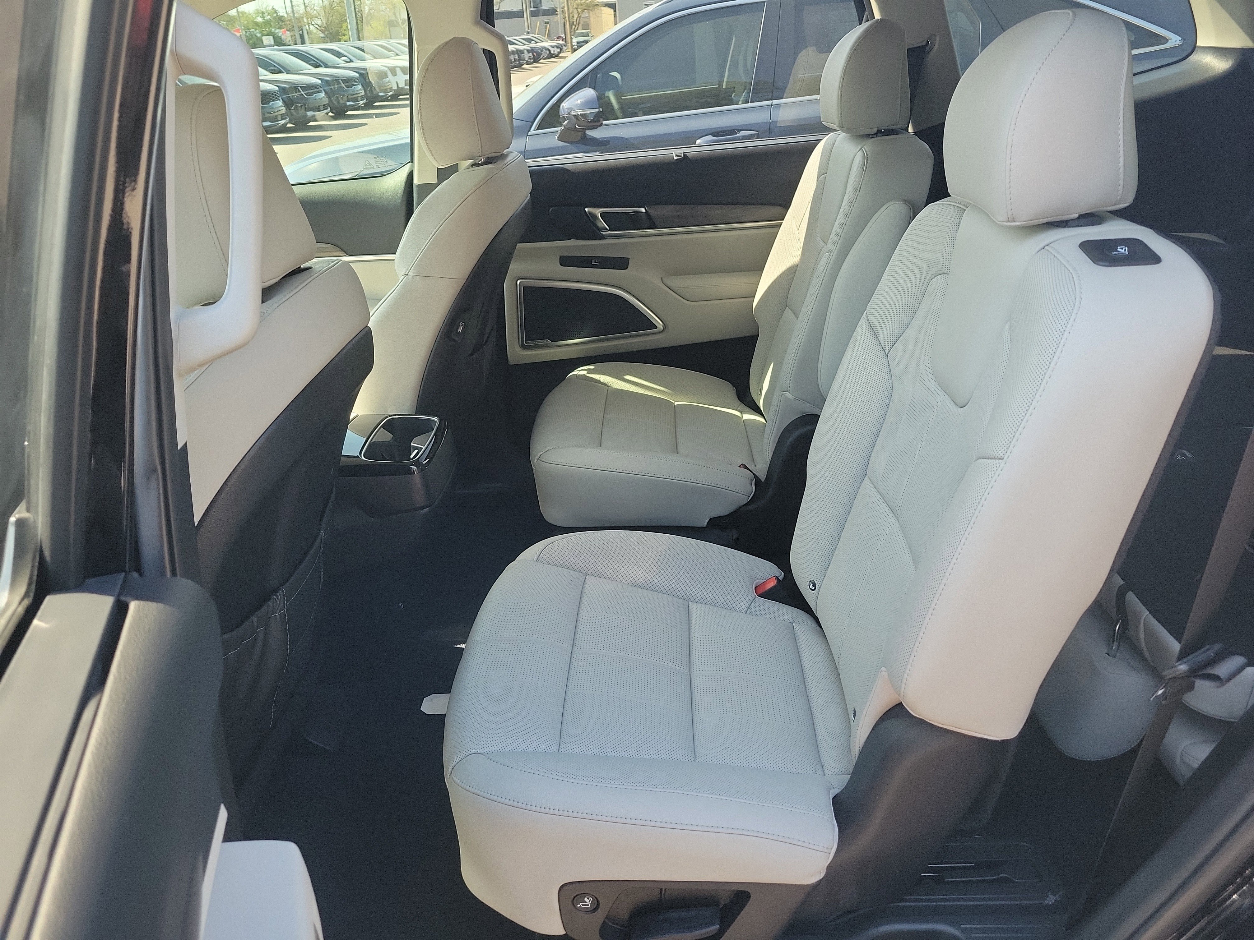 Used 2020 Kia Telluride EX w/ EX Premium Package image 16