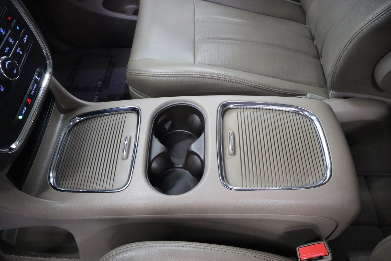 Used 2014 Chrysler Town & Country Touring-L w/ Driver Convenience Group FWD image 32