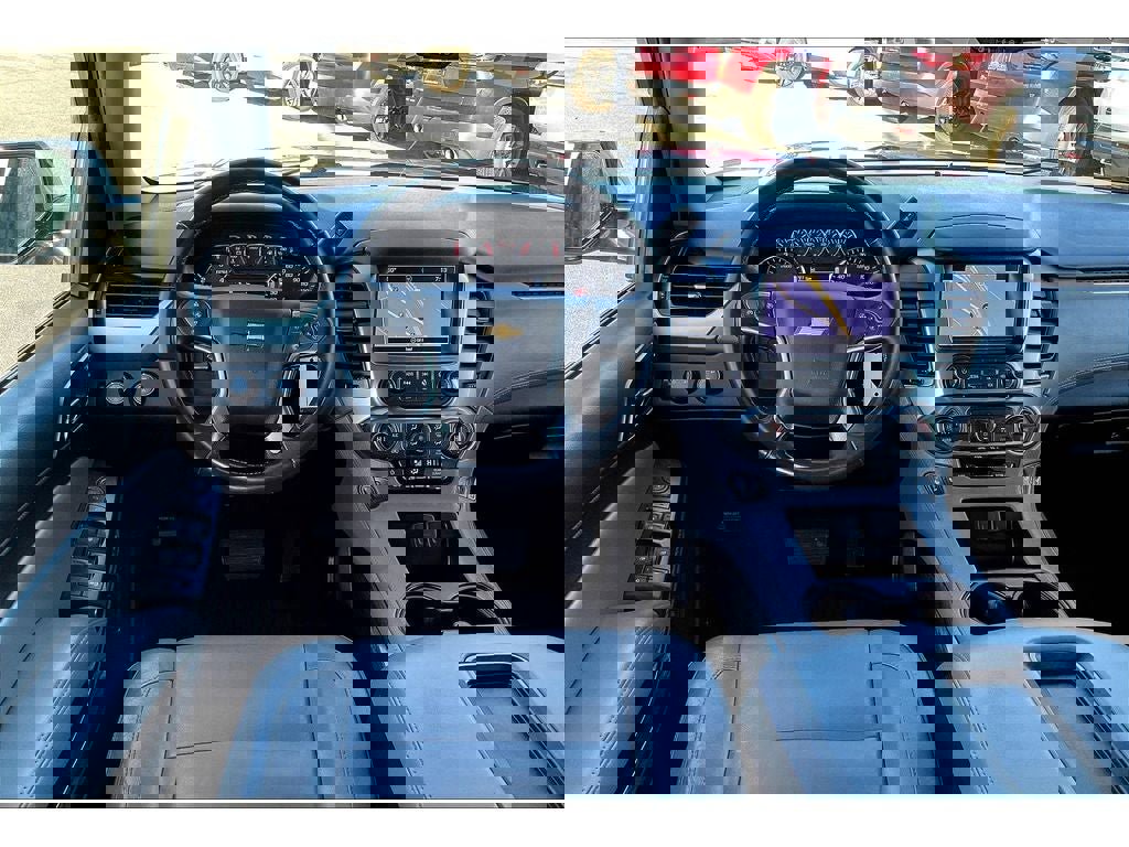 Used 2018 Chevrolet Suburban LT image 6