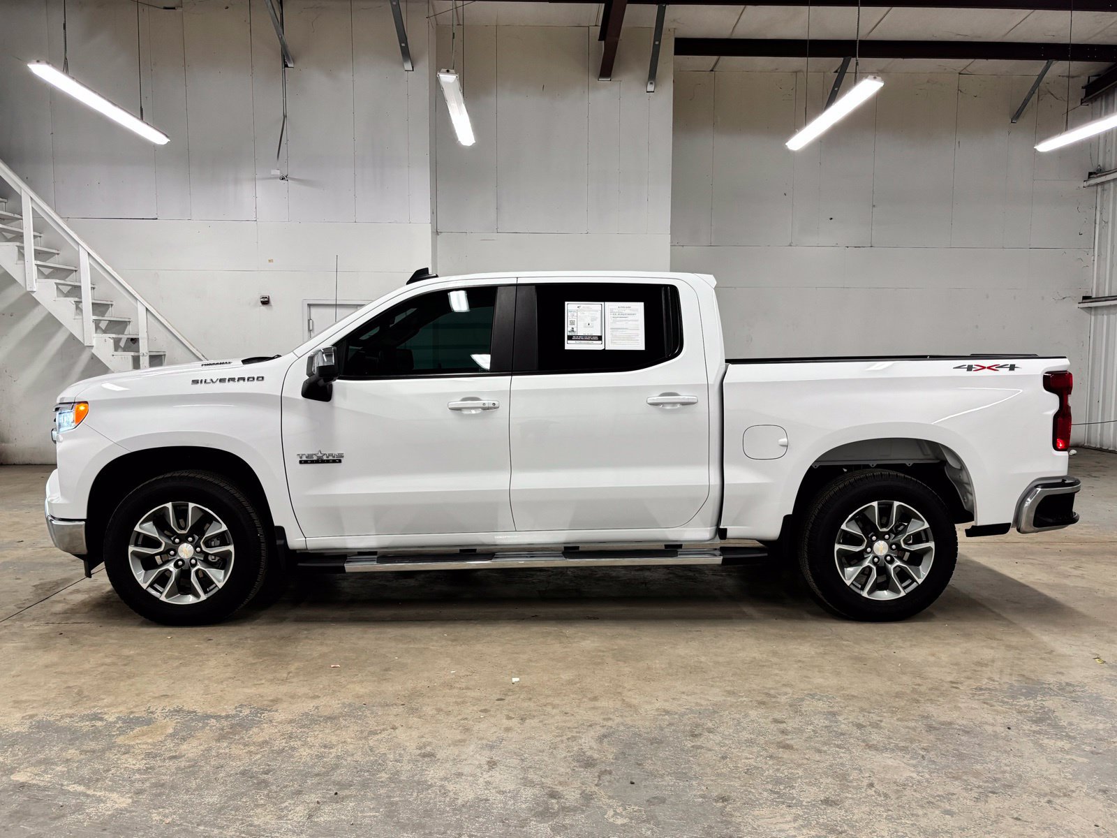 Used 2026 Chevrolet Silverado 1500 LT w/ Texas Edition Plus AWD/4WD image 4