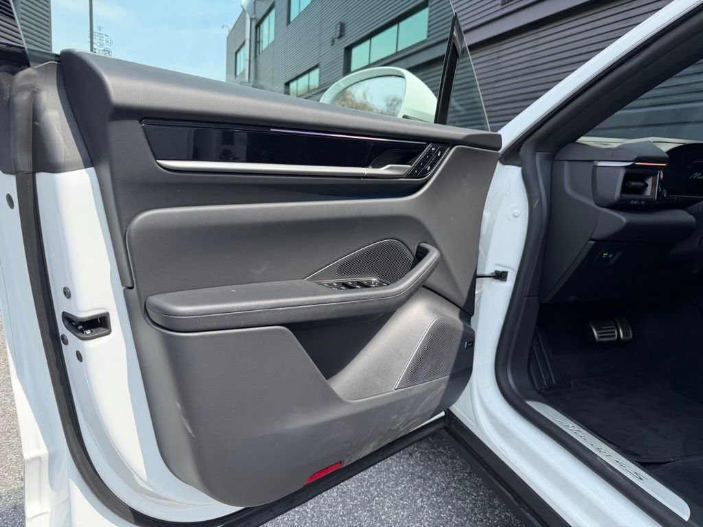 New 2025 Porsche Macan 4S Electric image 18