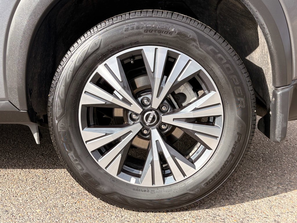 Used 2022 Nissan Rogue SV image 9