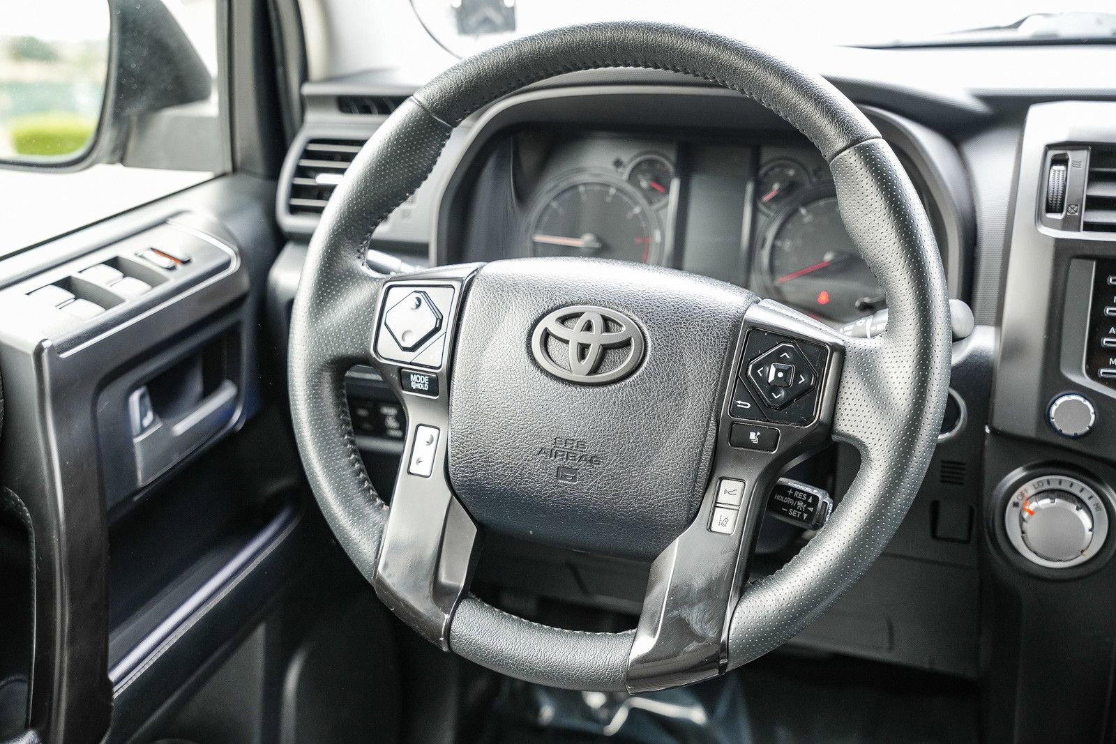 Used 2022 Toyota 4Runner SR5 AWD/4WD image 15