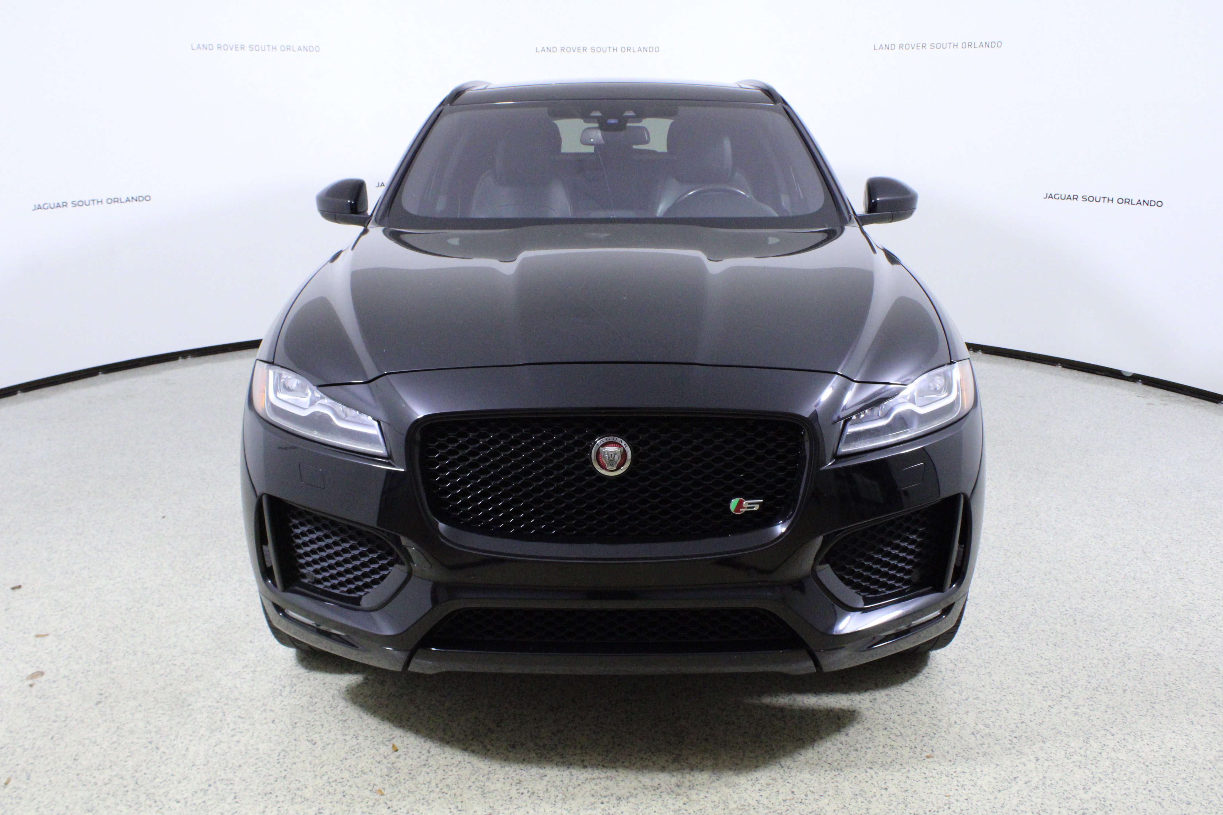 Used 2018 Jaguar F-PACE S image 2