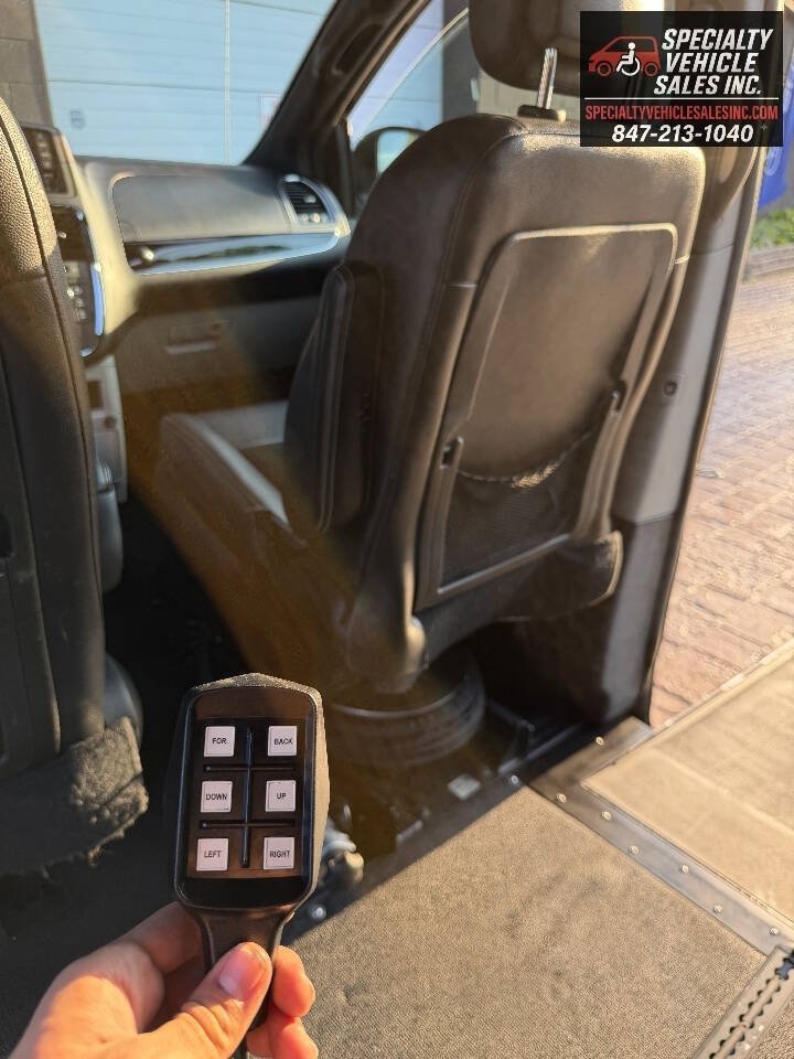 Used 2018 Dodge Grand Caravan SXT FWD image 29