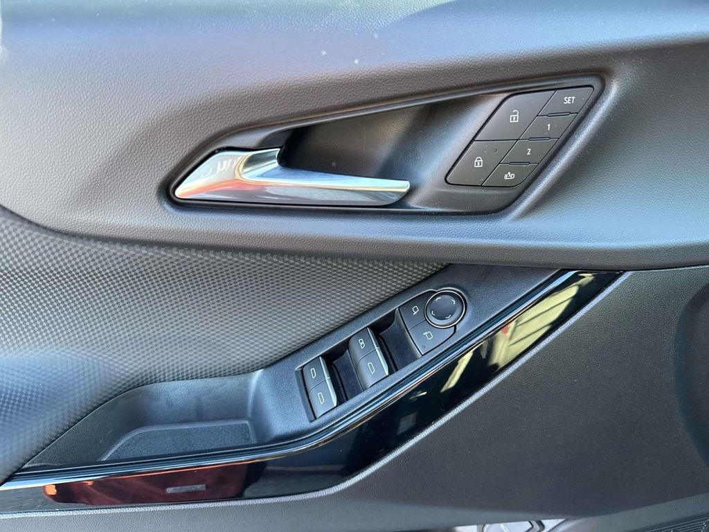 New 2026 Chevrolet Equinox RS w/ Convenience Package III FWD image 20