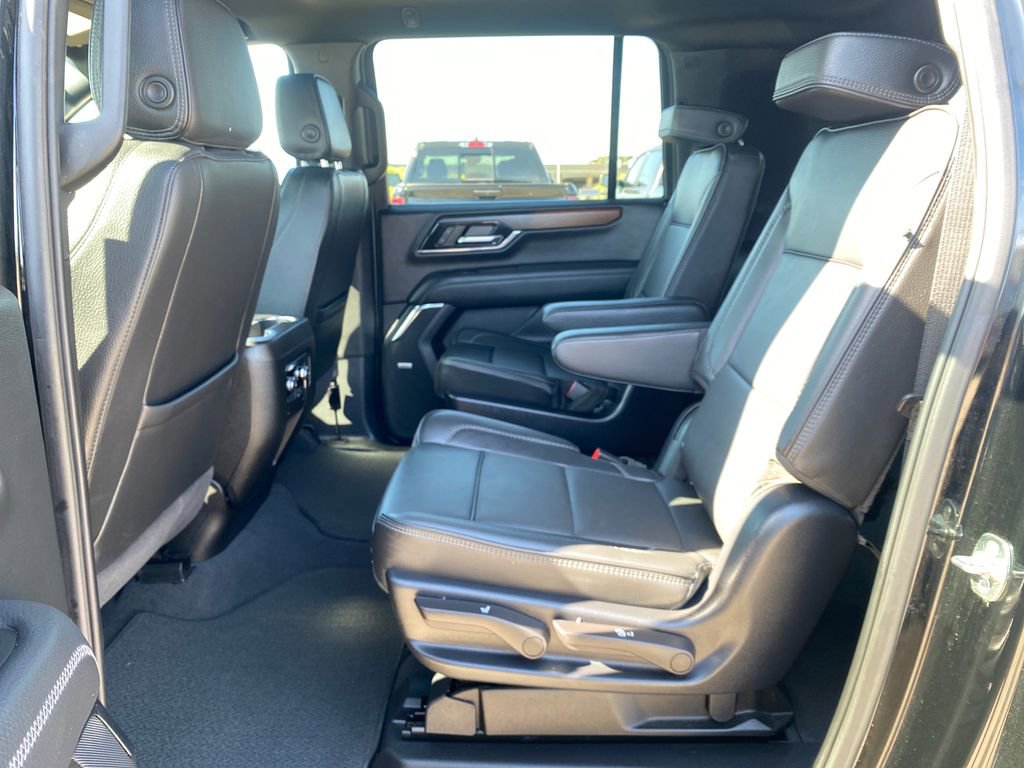 Used 2025 GMC Yukon XL Denali AWD/4WD image 30