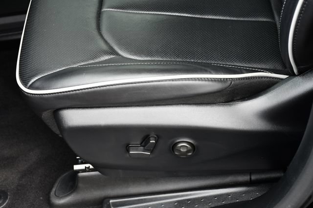Used 2025 Chrysler Pacifica Limited FWD image 38
