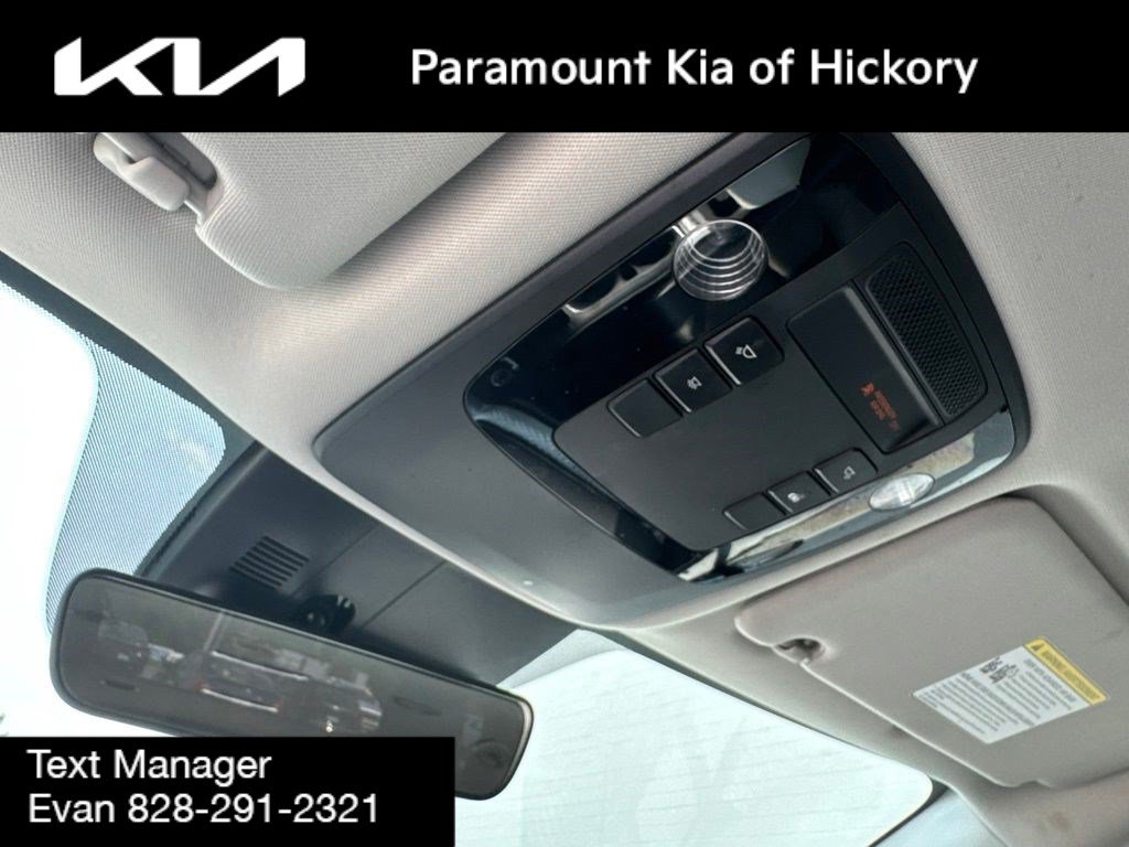 Used 2024 Kia Carnival LX FWD image 33