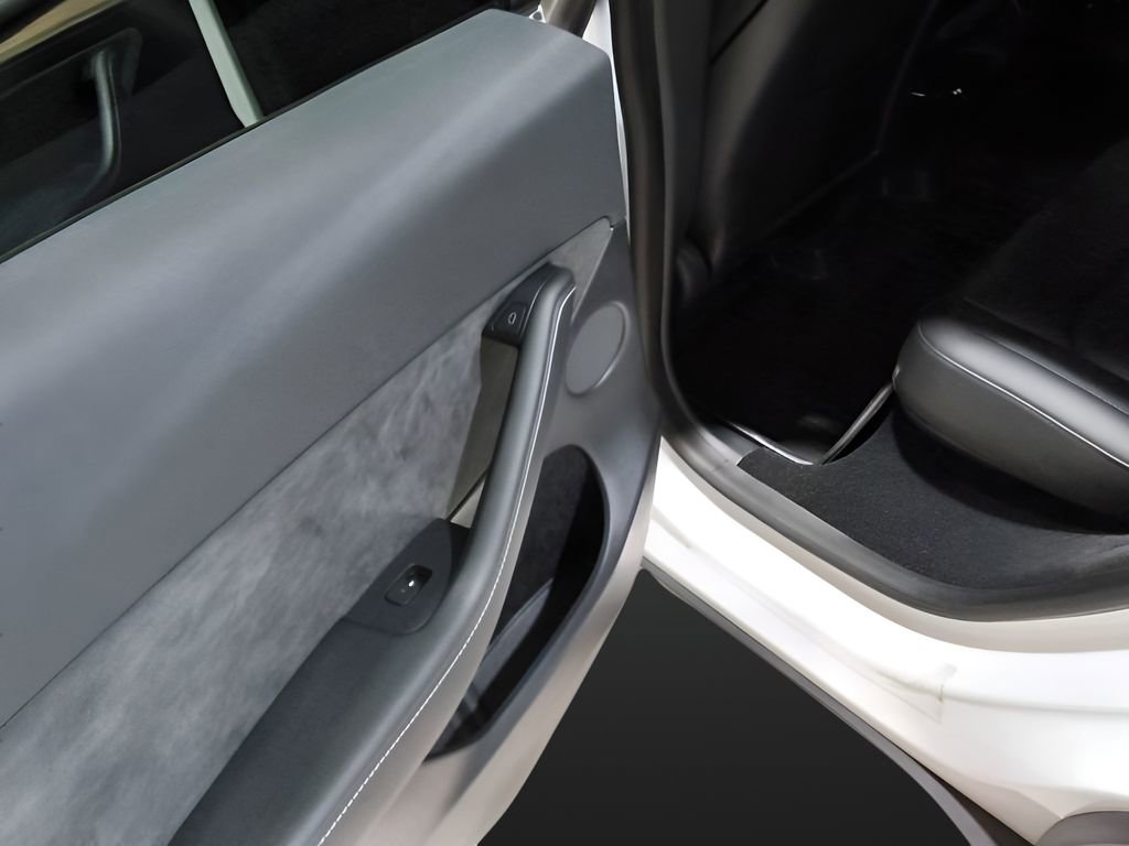 Used 2023 Tesla Model Y Performance image 29