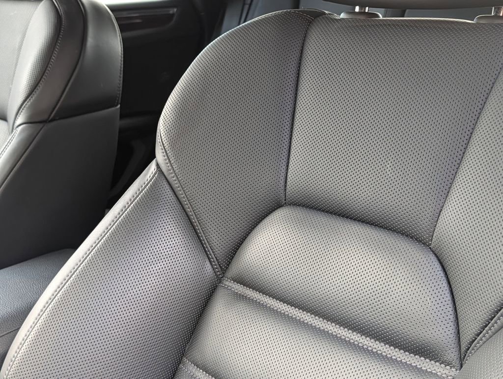 Used 2025 Porsche Macan T image 13