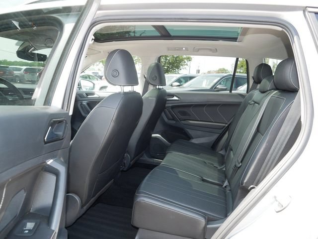 Certified 2023 Volkswagen Tiguan SE w/ Panoramic Sunroof Package AWD/4WD image 17