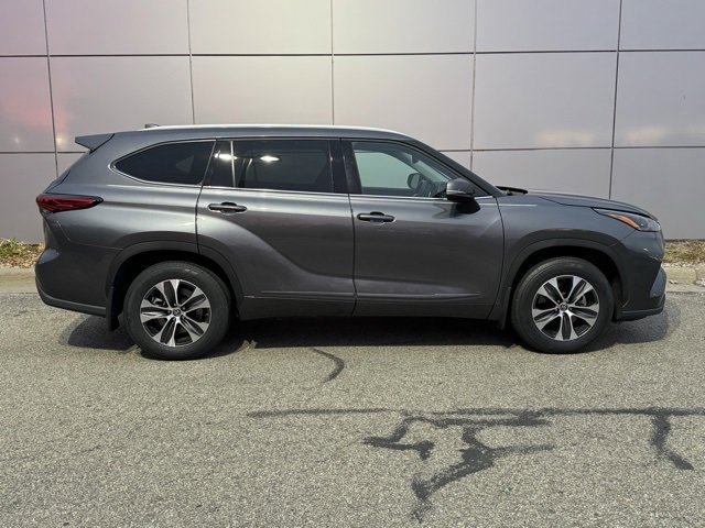 Certified 2022 Toyota Highlander XLE image 40
