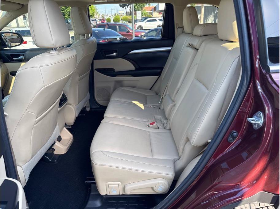 Used 2015 Toyota Highlander XLE AWD/4WD image 14