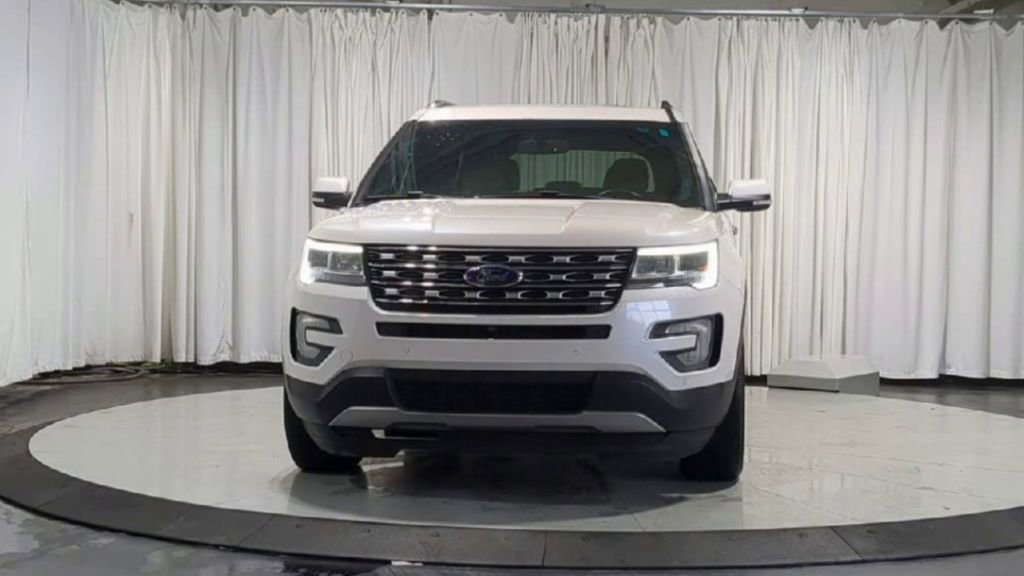 Used 2016 Ford Explorer Limited AWD/4WD image 3