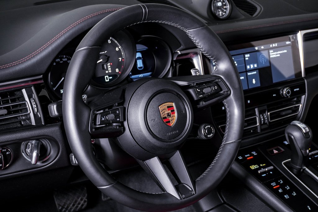 Certified 2023 Porsche Macan Turbo image 18