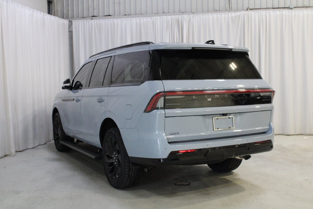 New 2027 Lincoln Navigator Reserve w/ Jet Appearance Package AWD/4WD image 22