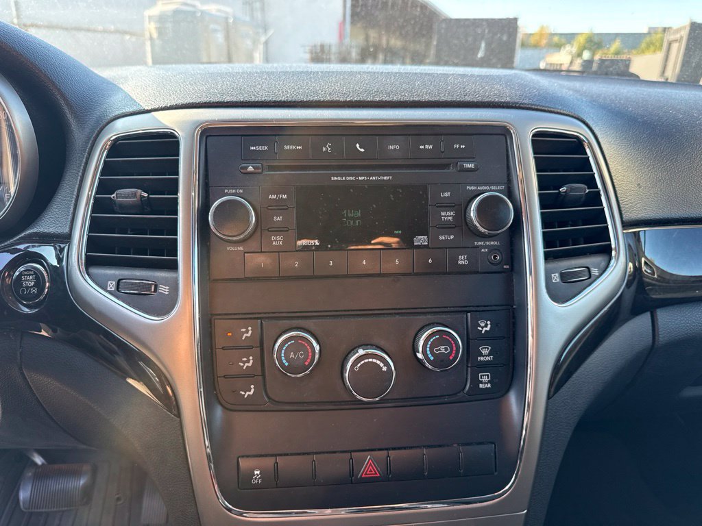 Used 2012 Jeep Grand Cherokee Laredo w/ Laredo E Group AWD/4WD image 16