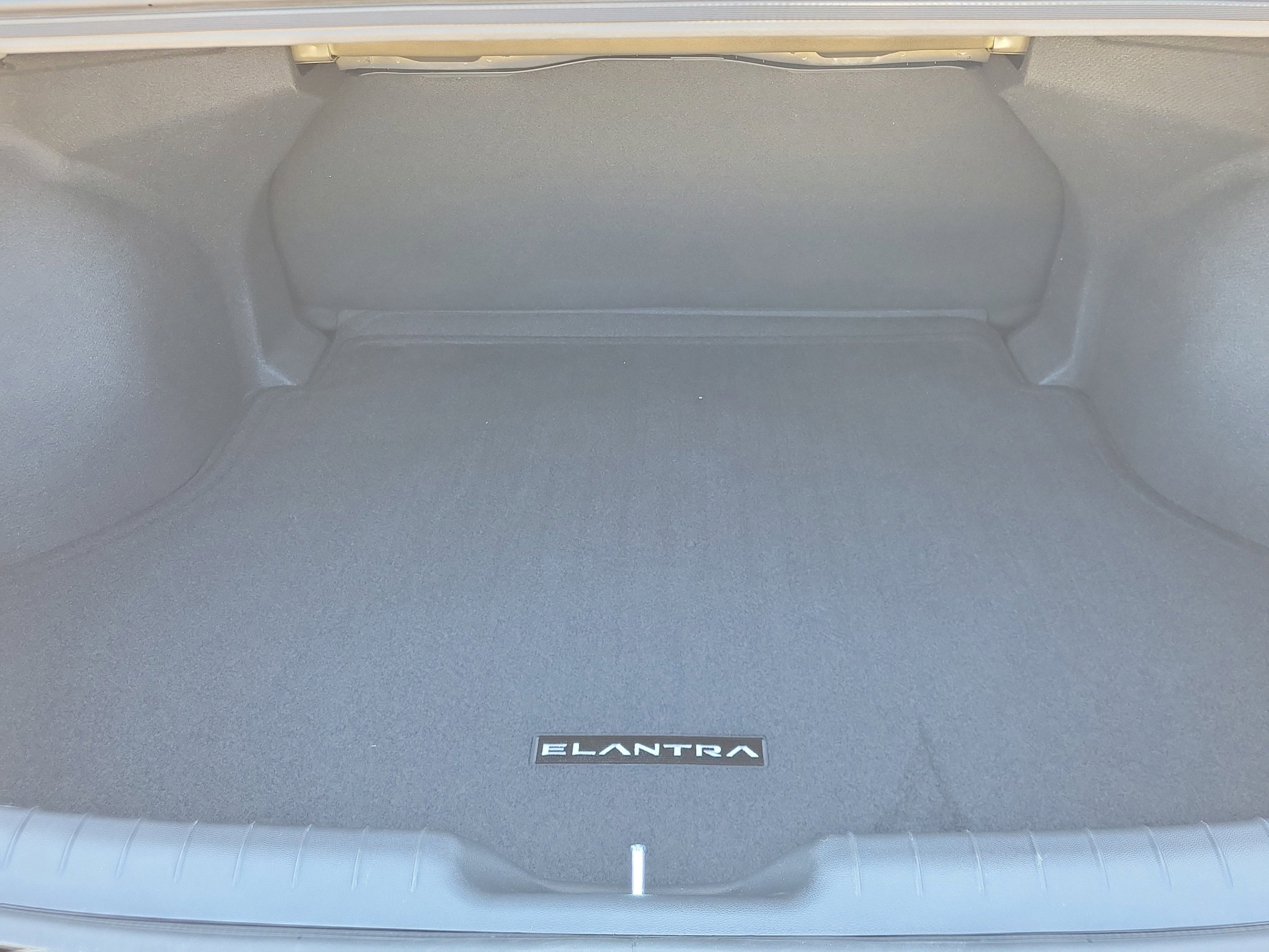 New 2026 Hyundai Elantra SEL FWD image 4