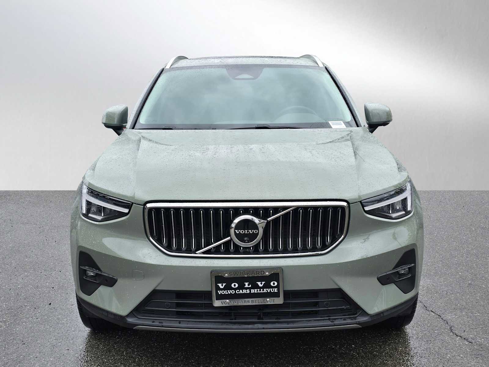 Certified 2025 Volvo XC40 B5 Plus AWD/4WD image 9