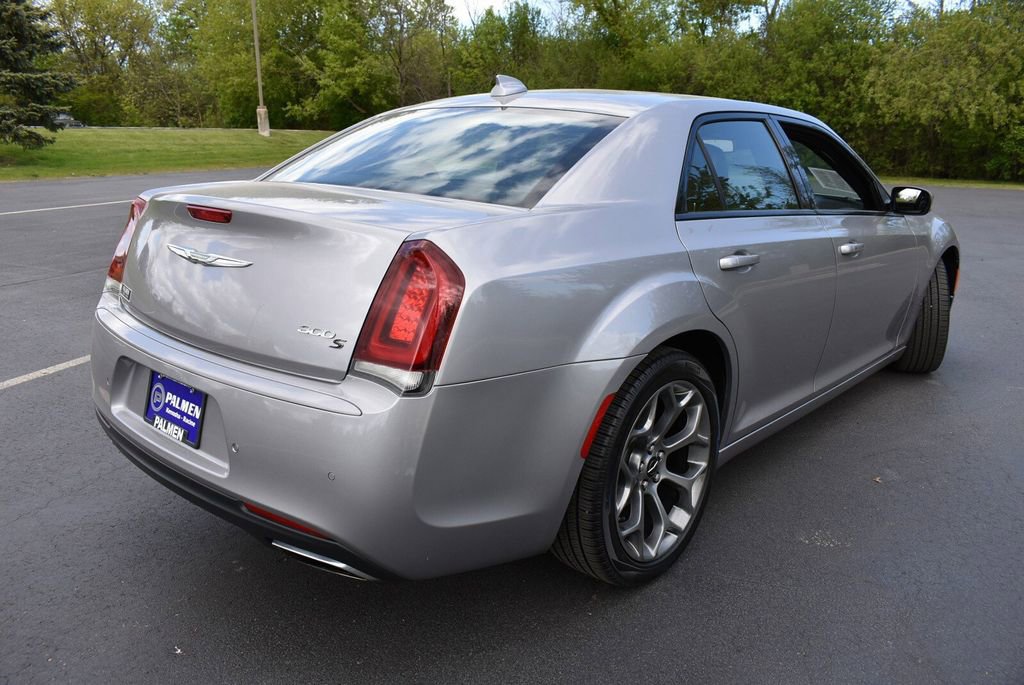 Used 2018 Chrysler 300 S w/ 300S Premium Group RWD image 5
