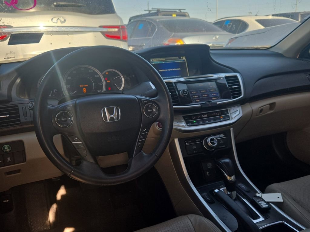 Used 2014 Honda Accord Touring image 10