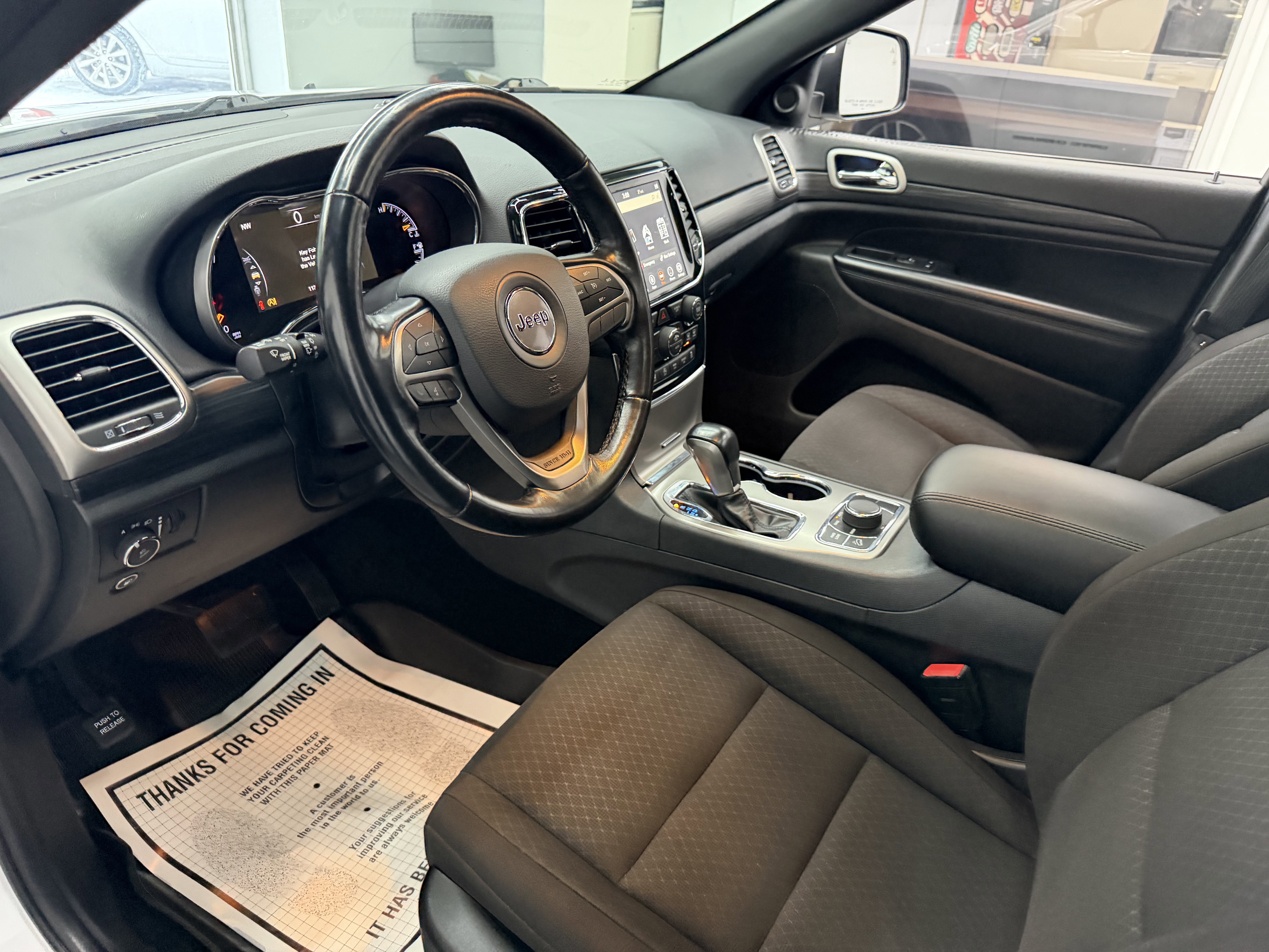 Used 2021 Jeep Grand Cherokee Laredo image 15