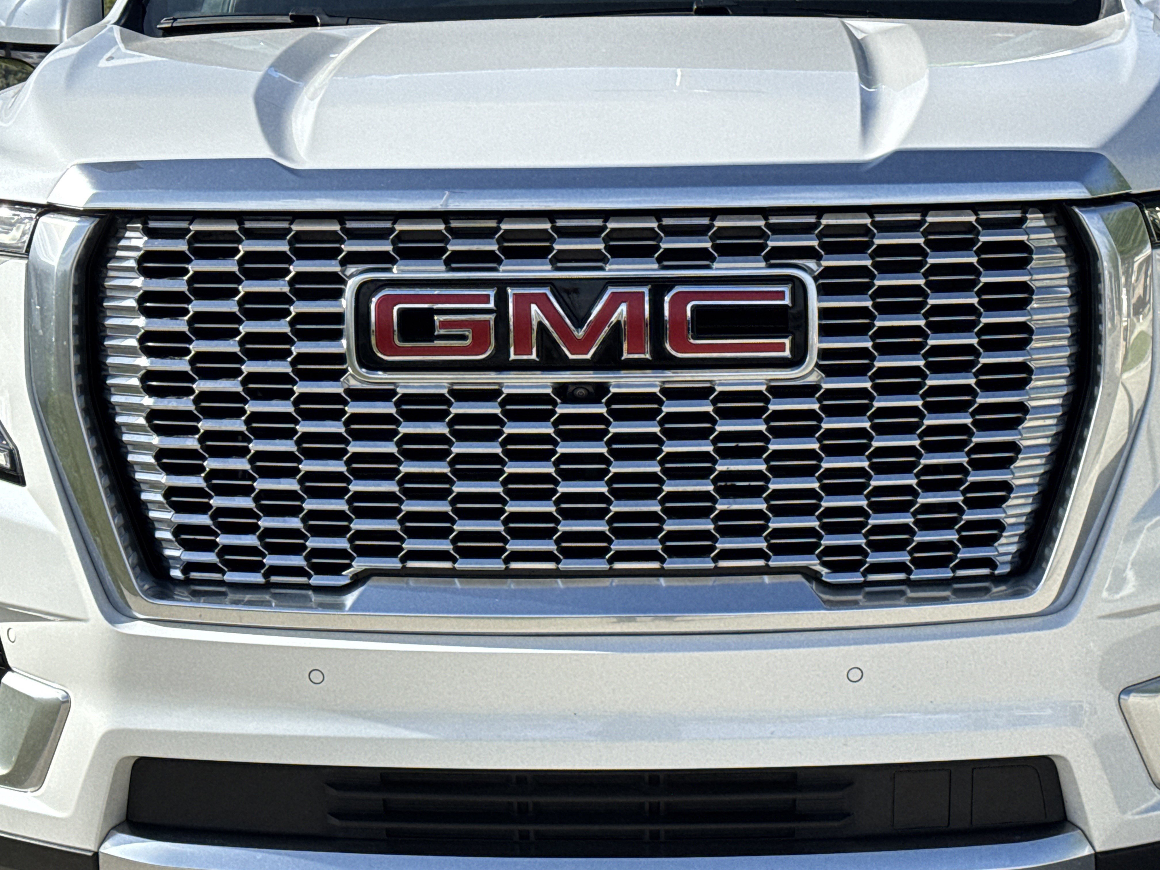 Used 2024 GMC Yukon XL Denali w/ Advanced Technology Package image 13