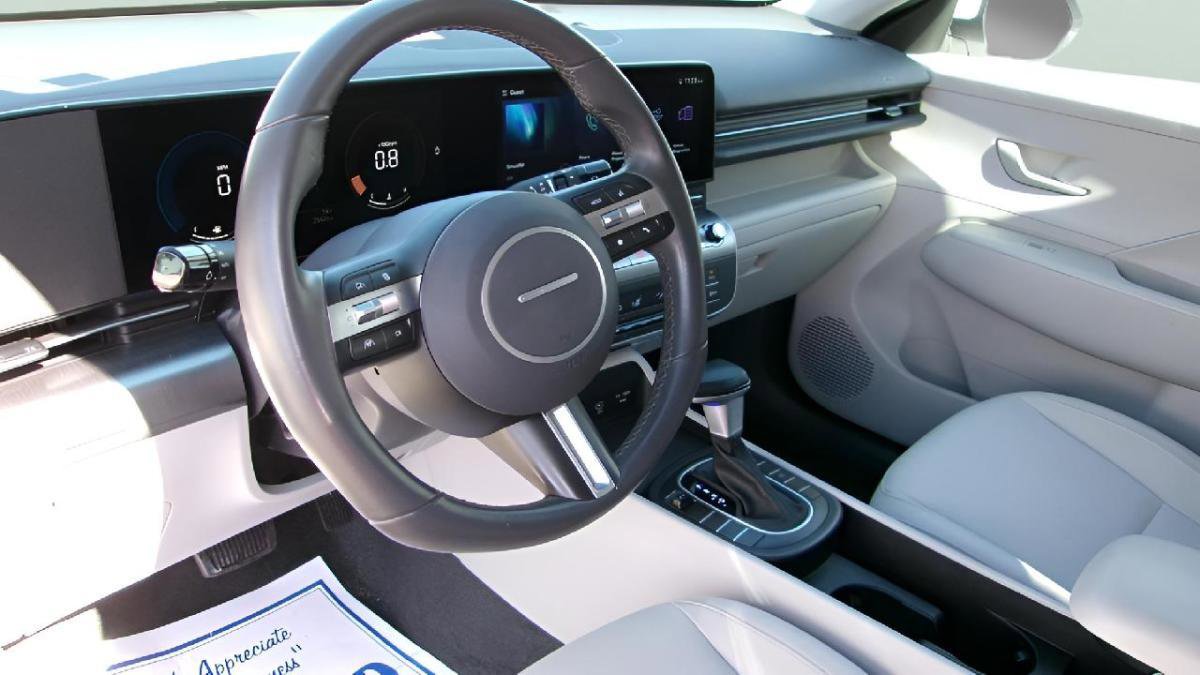 Used 2025 Hyundai Kona SEL image 12