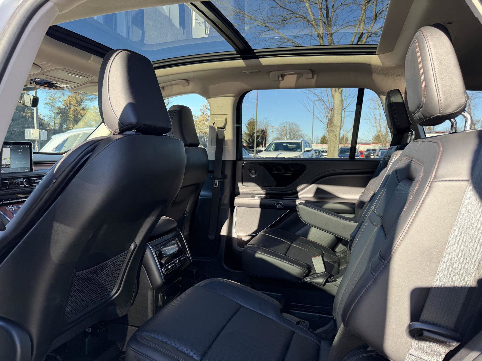 Used 2024 Lincoln Aviator Reserve w/ Equipment Group 201A image 20